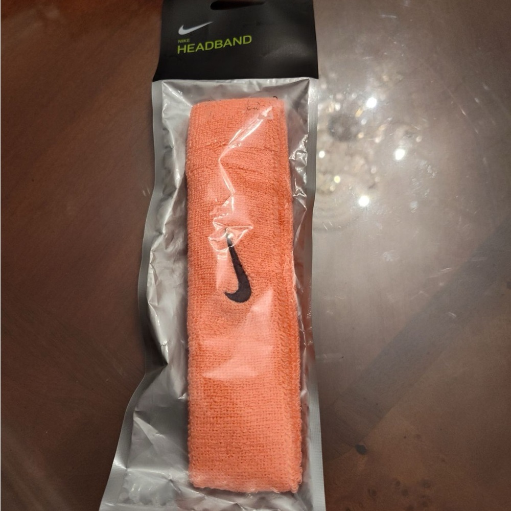 NIKE Swoosh Headband
